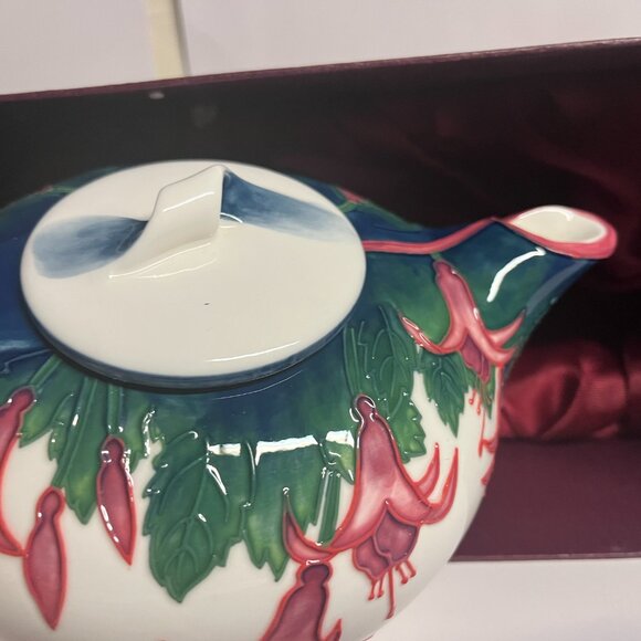 Benaya Fuchsia Garden Teapot - Picture 3 of 9